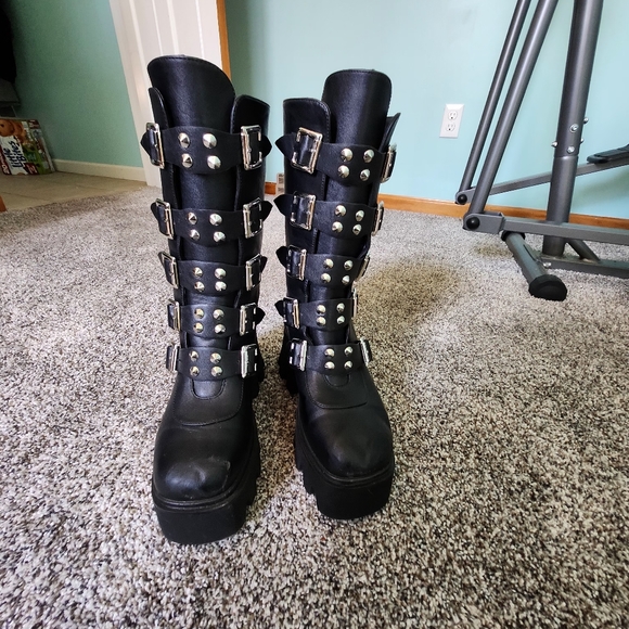 Platforms - Picture 9 of 10